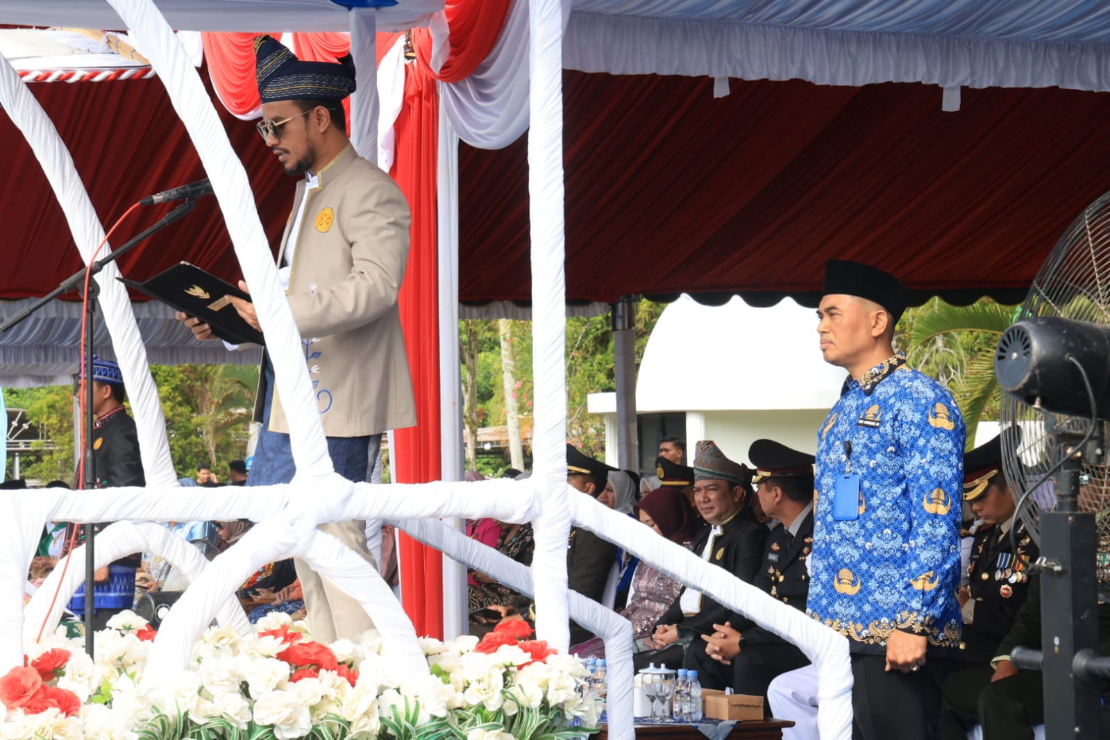 WAKIL KETUA II DPRD TANAH BUMBU BACAKAN UUD 1945 PADA UPACARA HARI LAHIR PANCASILA