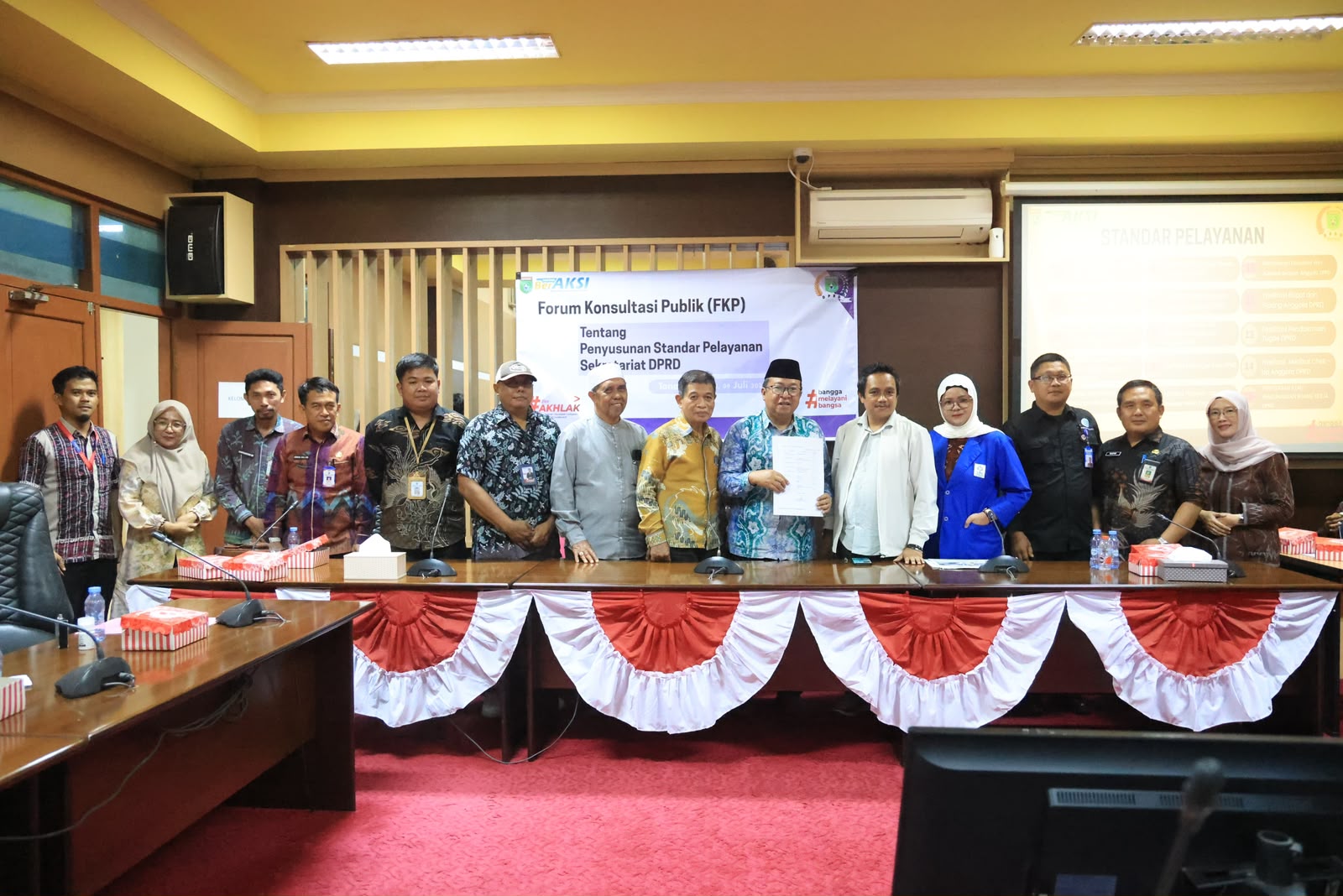 SEKRETARIAT DPRD TANAH BUMBU PERKUAT KUALITAS PELAYANAN MELALUI FORUM KONSULTASI PUBLIK