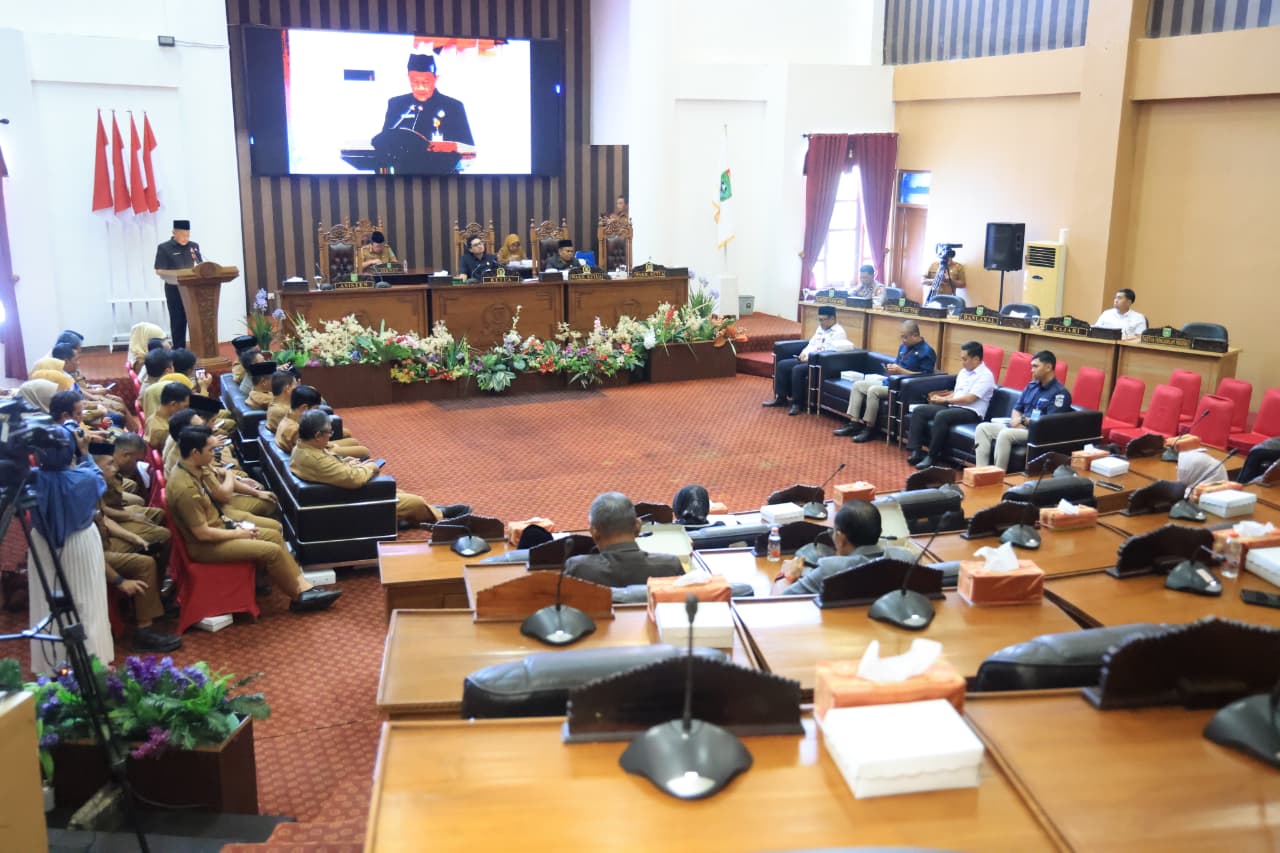 DPRD TANBU GELAR PARIPURNA JAWABAN BUPATI ATAS RAPERDA PAJAK DAN RETRIBUSI