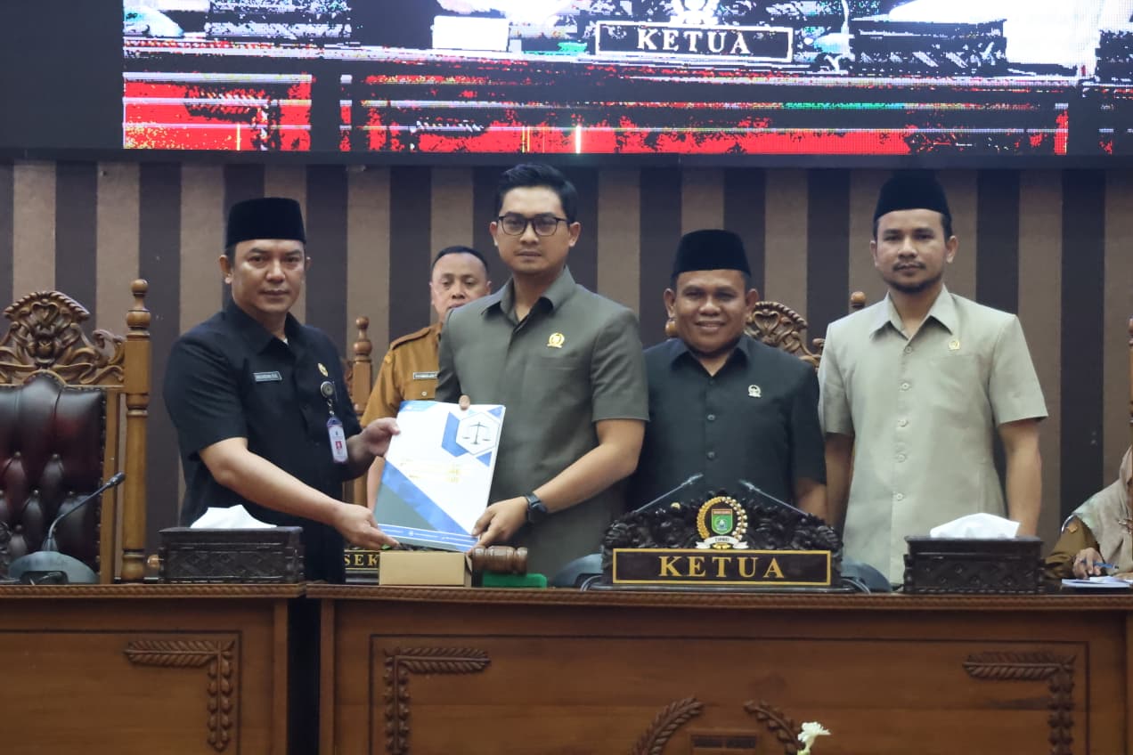 DPRD TANBU GELAR PARIPURNA PENYAMPAIAN DUA RAPERDA TERKAIT PEMERINTAHAN DESA