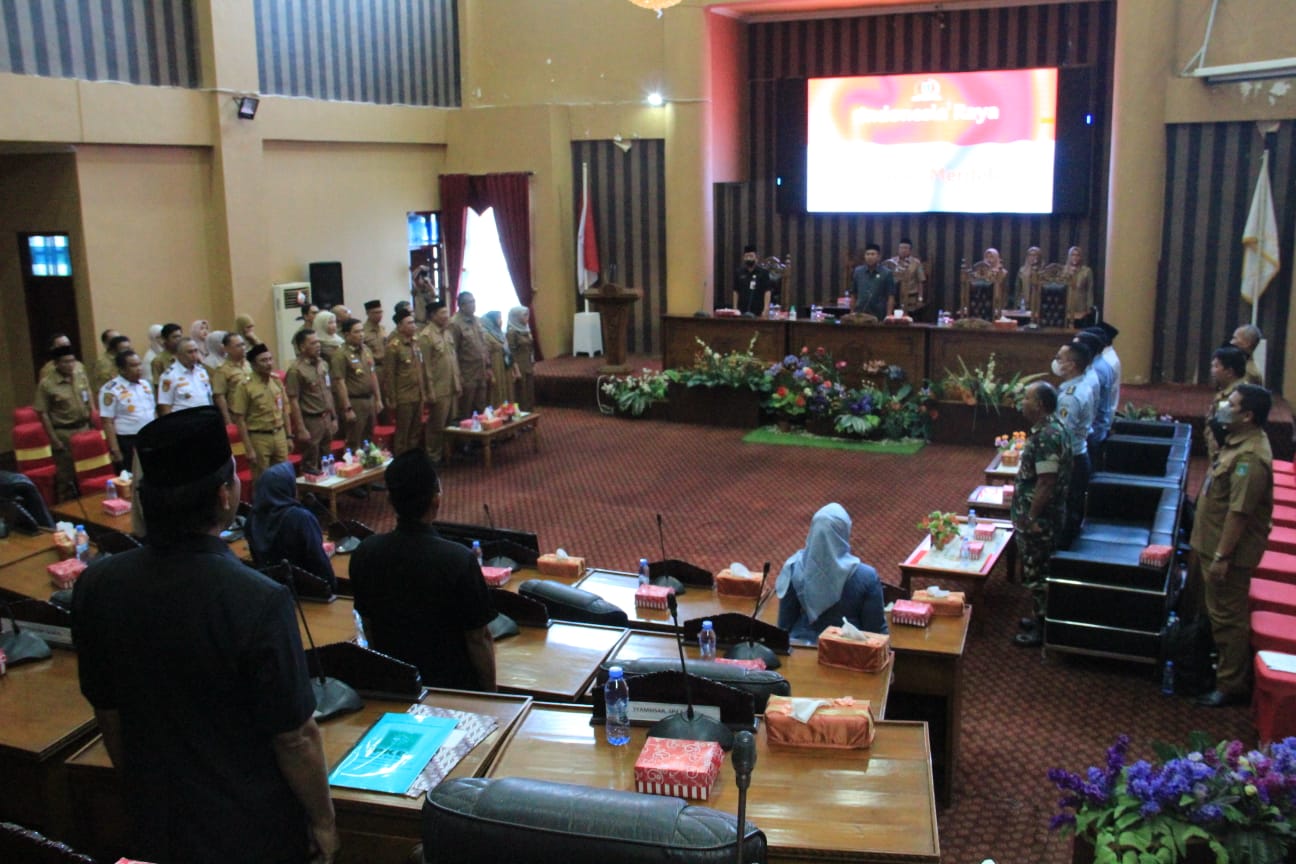 MASING-MASING FRAKSI DPRD  TANBU SAMPAIKAN PEMANDANGAN UMUMNYA MELALUI PARIPURNA
