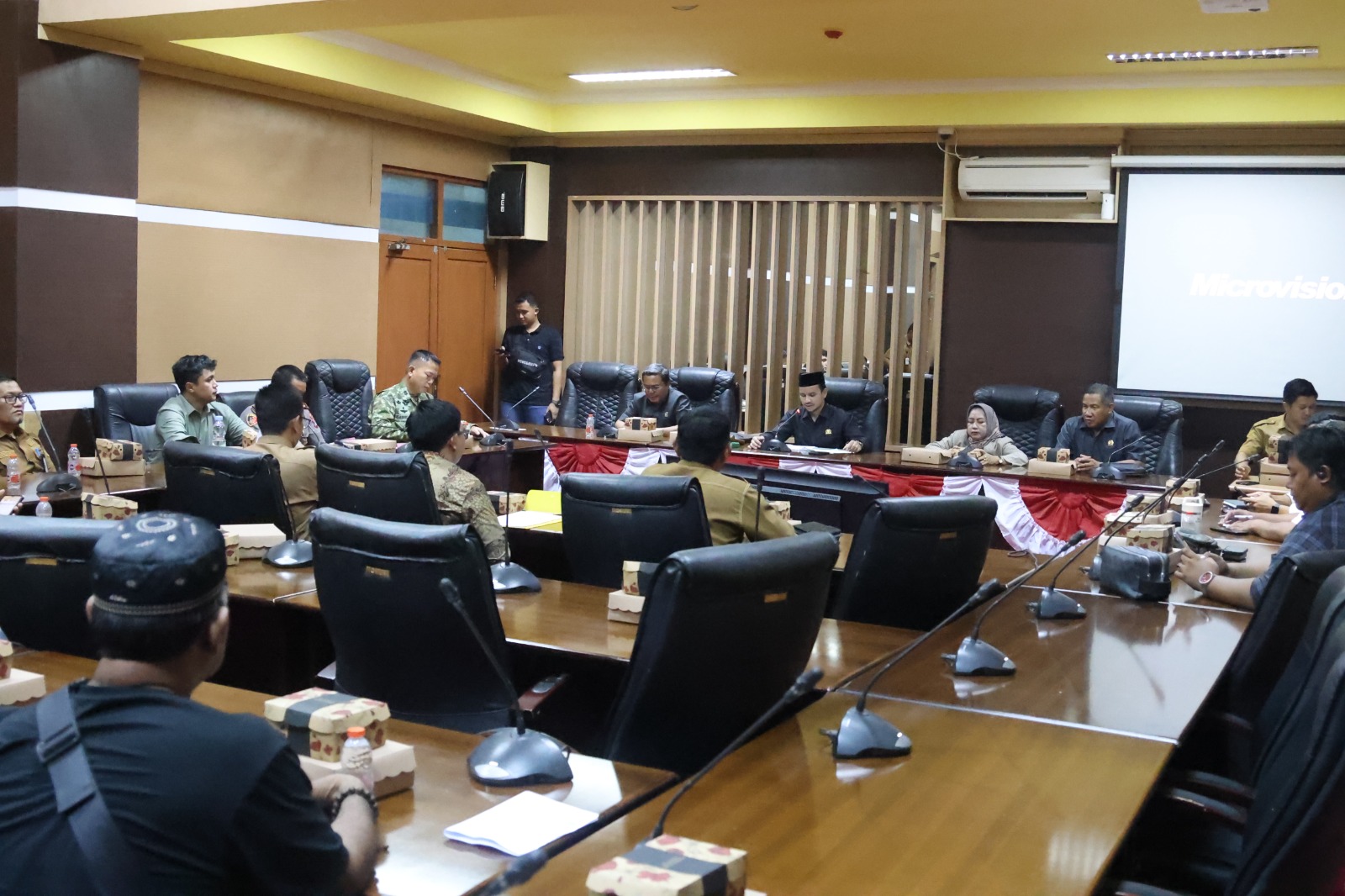 DPRD TANAH BUMBU FASILITASI PENYELESAIAN SENGKETA LAHAN WARGA DAN PT ARUTMIN MELALUI RDP
