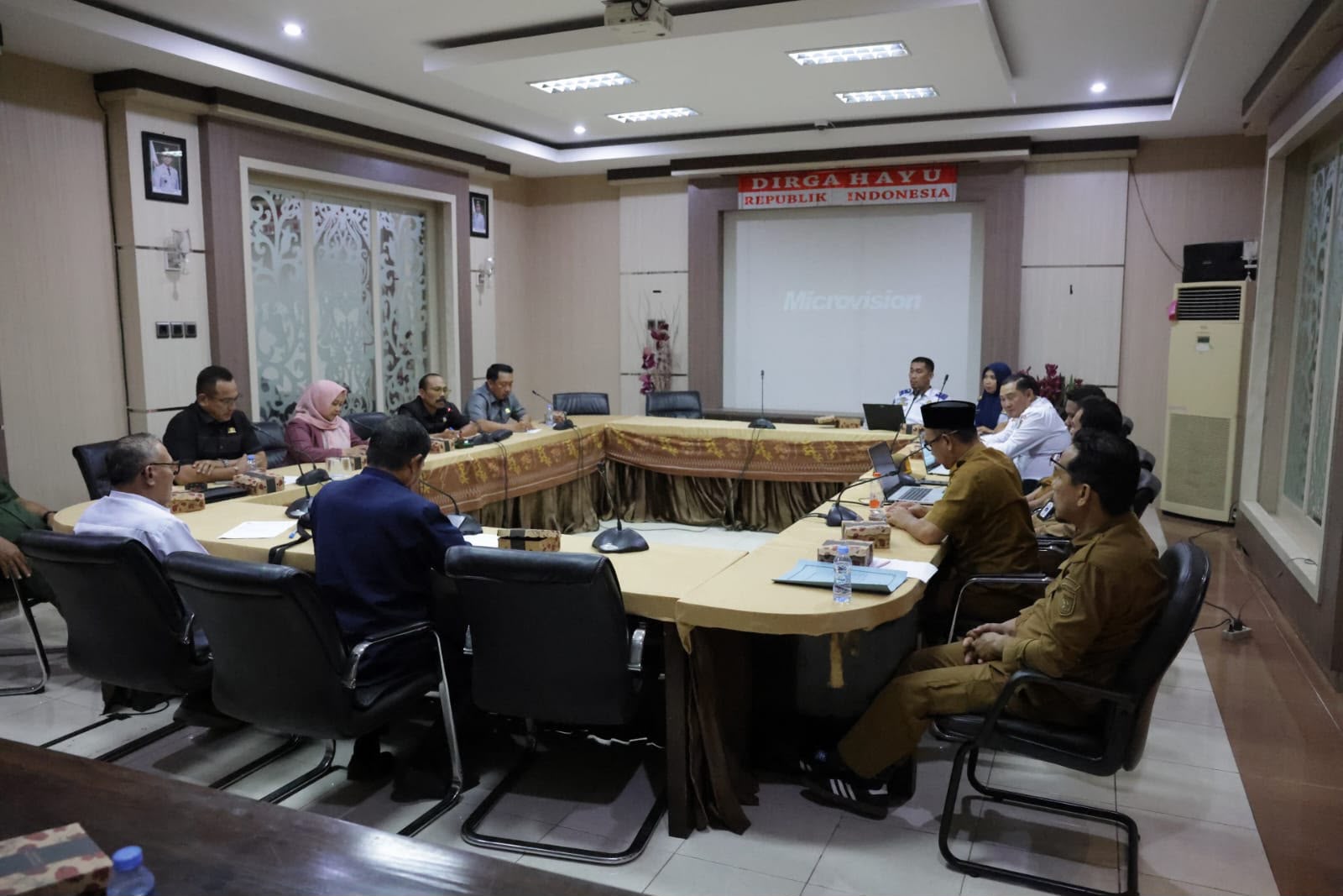 KOMISI III DPRD TANAH BUMBU DORONG PENGELOLAAN PJU SATU PINTU