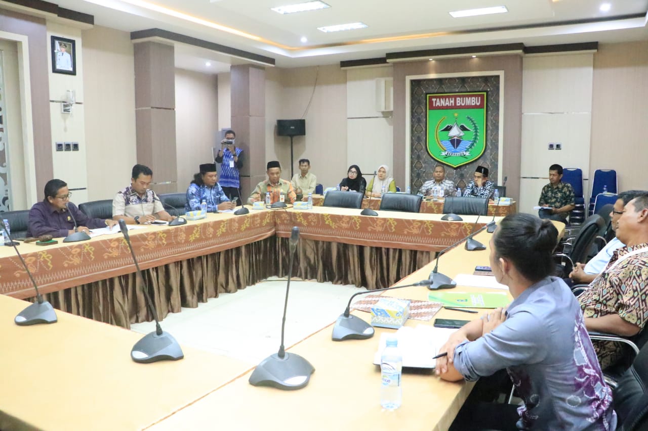 KOMISI II DPRD TANBU BAHAS EVALUASI OPERASIONAL PUPUK DAN KINERJA PT.BJU