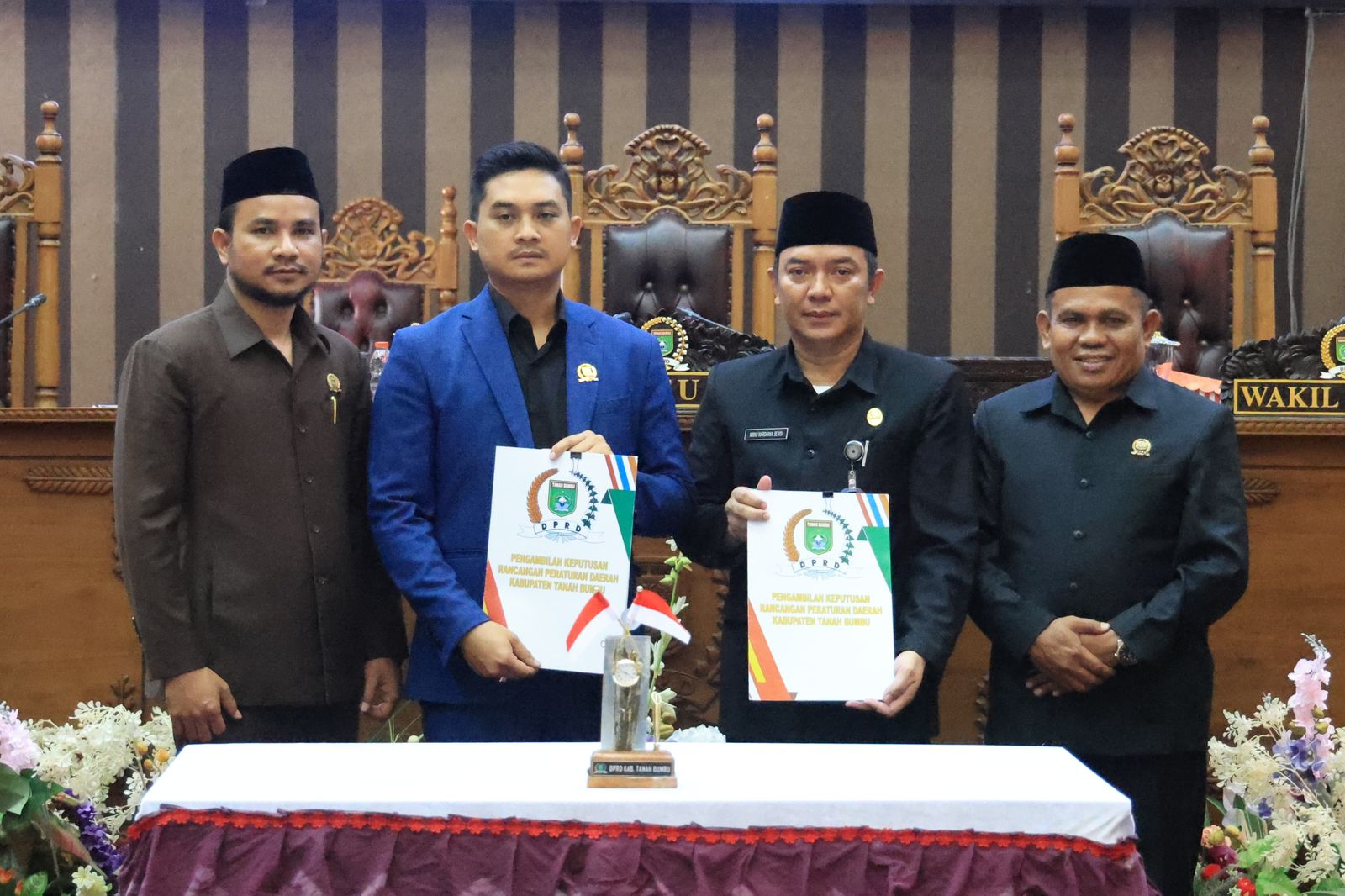 DPRD TANAH BUMBU SETUJUI RAPERDA PENYELENGGARAAN PERIZINAN BERUSAHA BERBASIS RISIKO