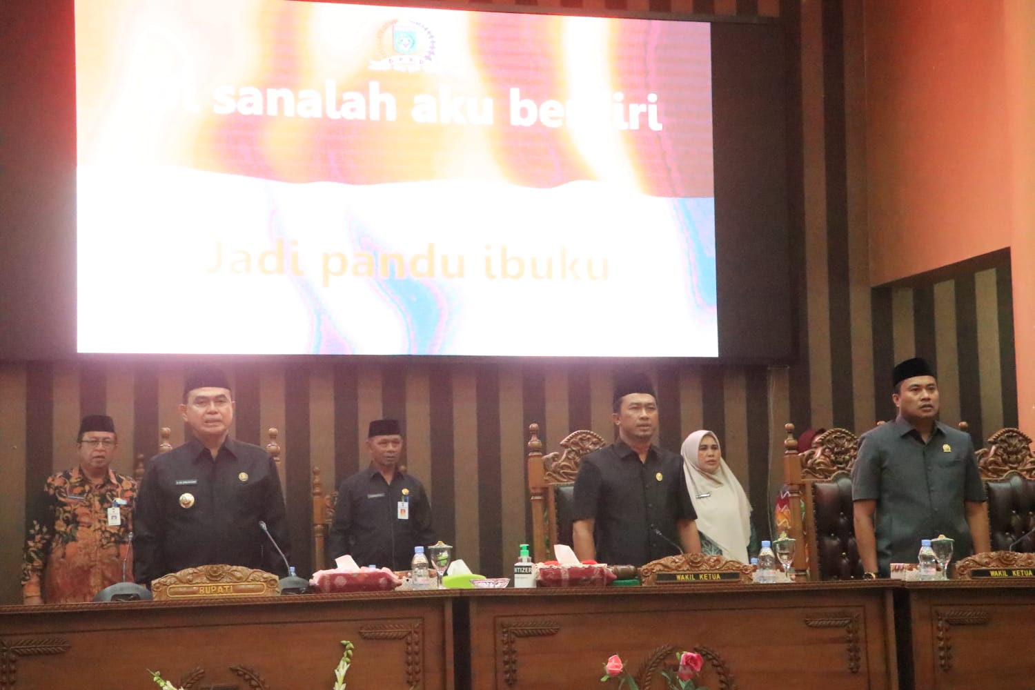 FRAKSI DPRD DENGARKAN JAWABAN BUPATI TANAH BUMBU